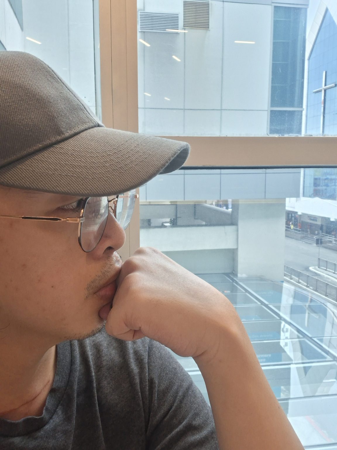 J, magician-in-residence at Philippine Sorcery